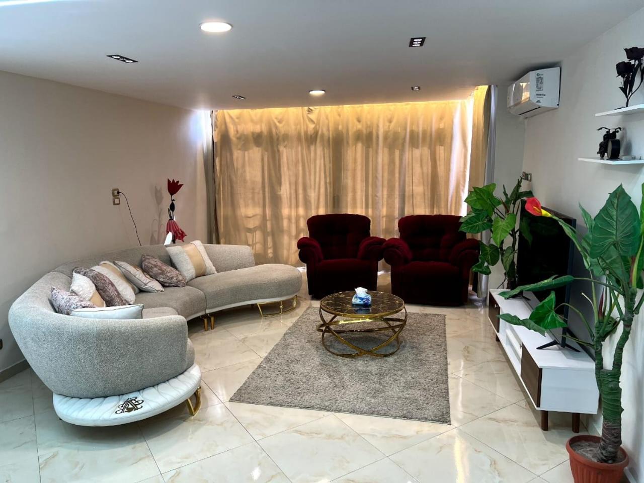 Wonderful 2bedroom Front Of Stars Mall 3